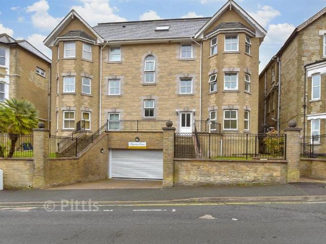 Flat for sale in Cowlease, Ventnor