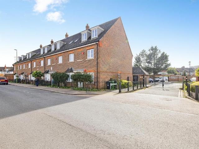 Flat for sale in Holywell Estate, North Watford