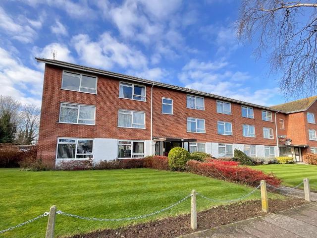 Flat for sale in Alton Barnes, Essex