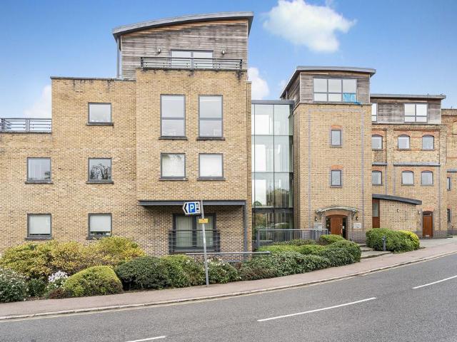 Flat for sale in Ashlyns Estate, Pouchen End