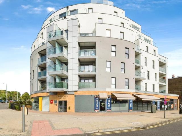 Flat for sale in Loughton, Epping Forest