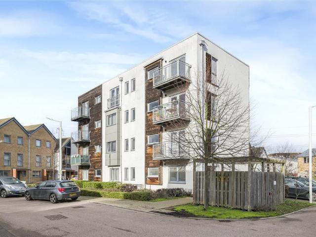 Flat for sale in Monks Orchard, Kent