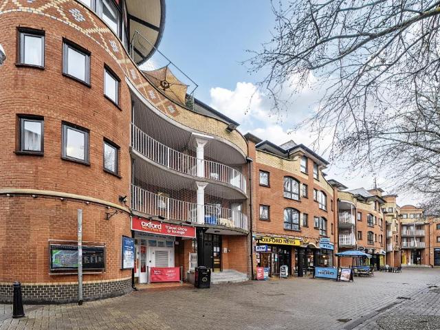 Flat for sale in The Slade, Oxfordshire