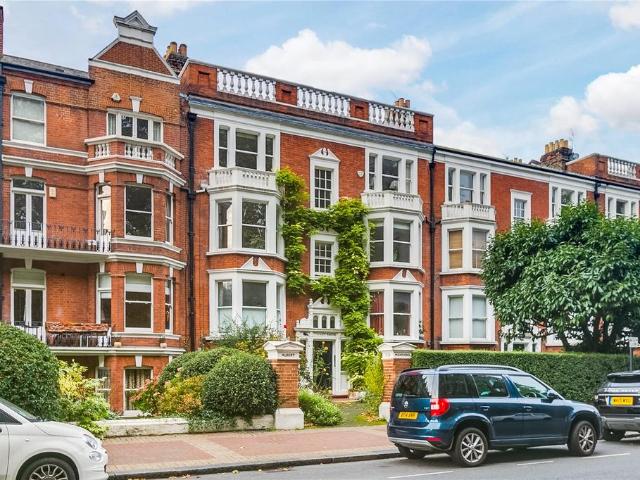 Flat for sale in Battersea, Greater London