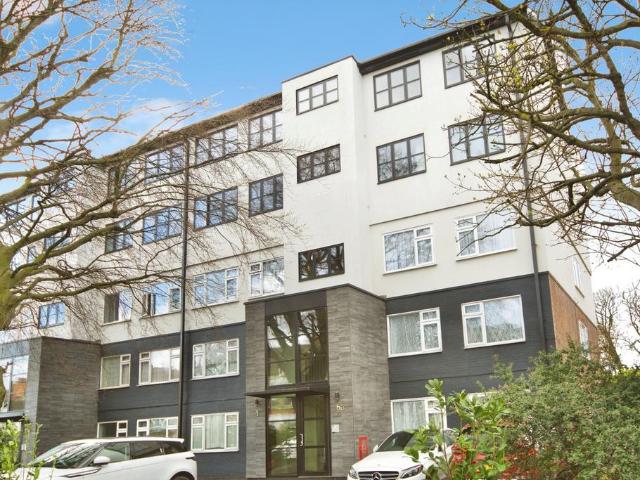 Flat for sale in Wanstead, Greater London
