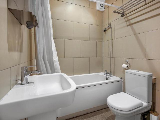 Flat for sale in Streatham, Greater London