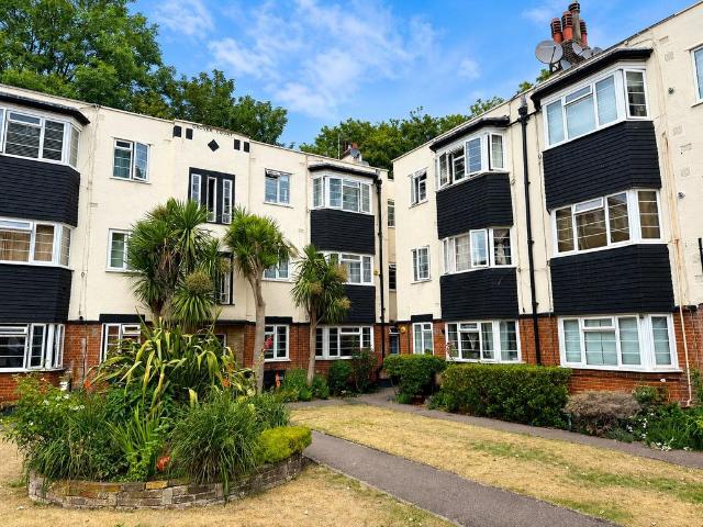Flat for sale in London Borough of Lewisham, Deptford