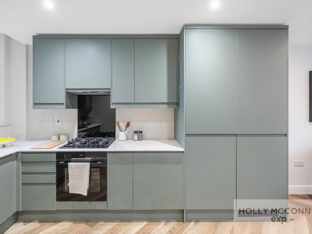 Flat for sale in London Borough of Lewisham, Lower Sydenham