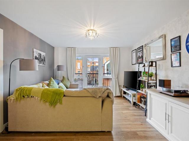 Flat for sale in Bolton Low Houses, Hampshire