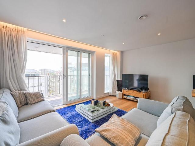 Flat for sale in Holborn, Greater London