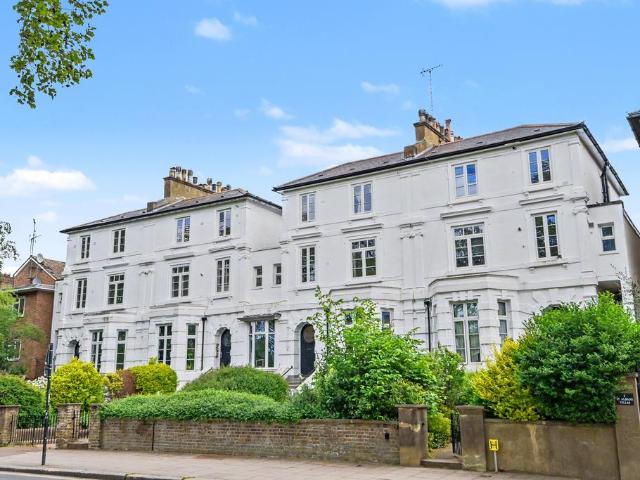 Flat for sale in Dartmouth Park, Greater London