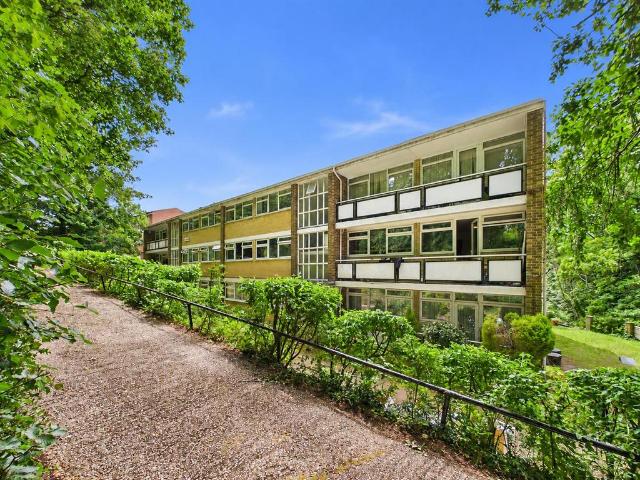 Flat for sale in Hillview, Surrey