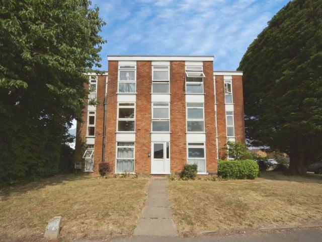 Flat for sale in Spring Park, Luton