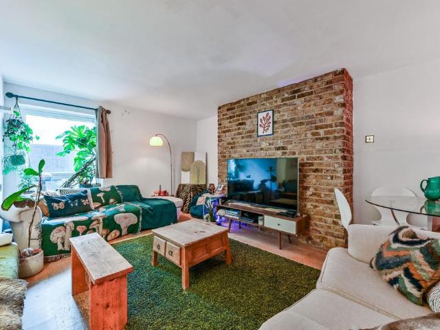 Flat for sale in Barnsbury, Greater London
