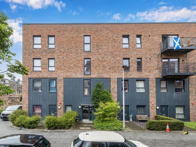 Flat for sale in Leith Links, Leith