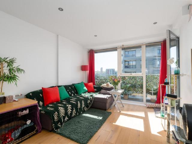 Flat for sale in Greenwich Town Centre, Greater London