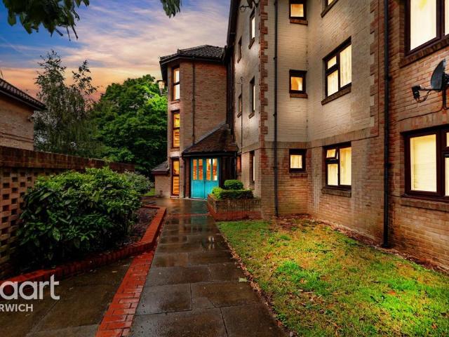 Flat for sale in Burgh St Peter, Norfolk
