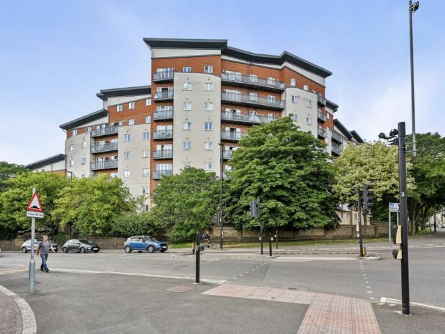 Flat for sale in Slough