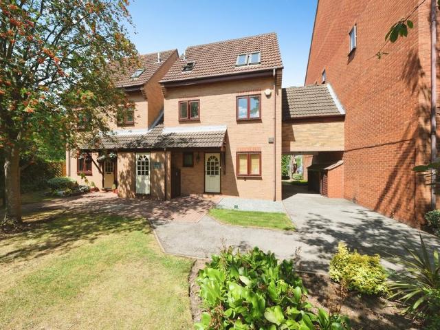 Flat for sale in Haddon, East Midlands