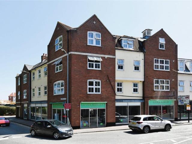 Flat for sale in Navestock Side, Essex