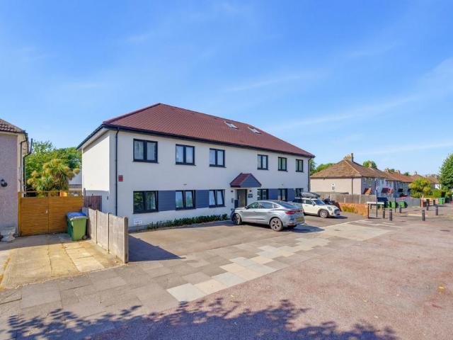Flat for sale in Royal Borough of Greenwich, Greater London