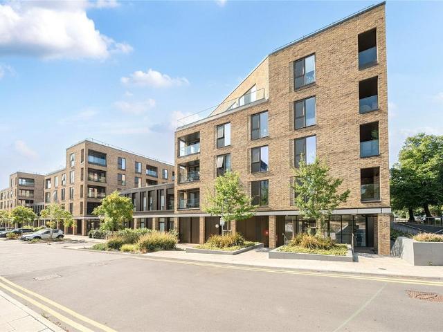 Flat for sale in Hersham, Walton-on-Thames