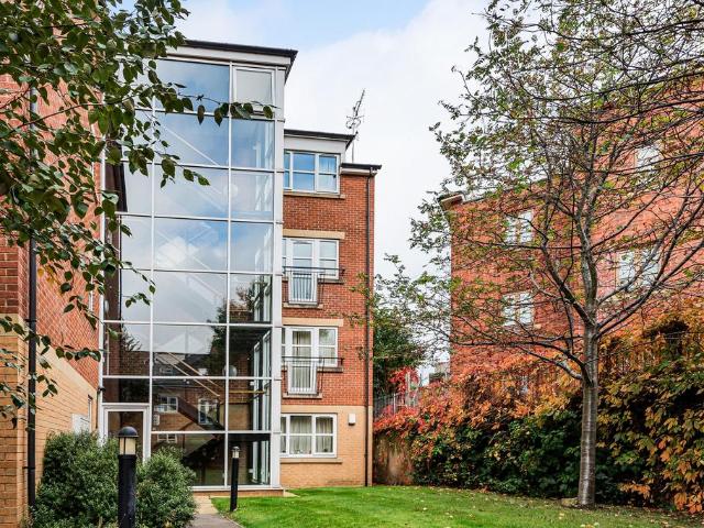 Flat for sale in Kirkstall, Leeds