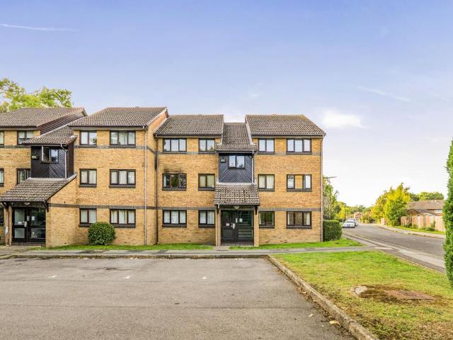 Flat for sale in Sarisbury, Fareham