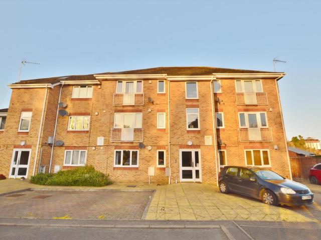 Flat for sale in Chalvey, Slough