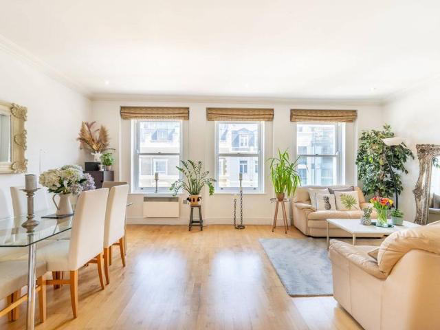 Flat for sale in Bayswater, Greater London