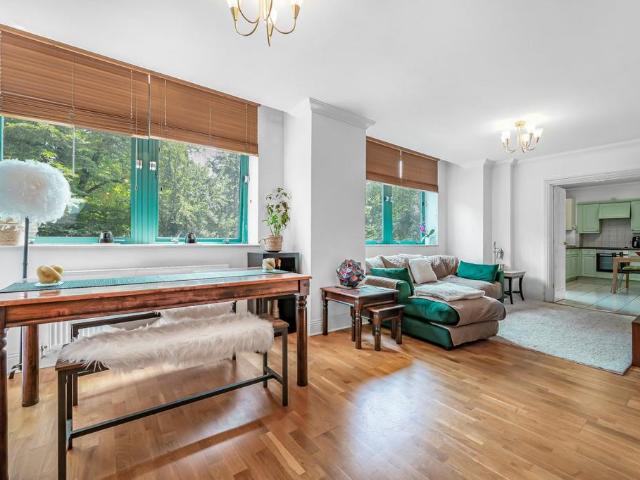 Flat for sale in Mapesbury, Greater London