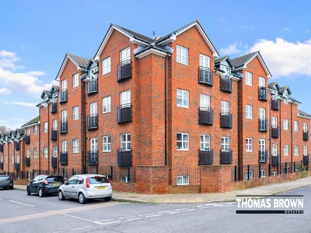 Flat for sale in St Mary Cray, Greater London