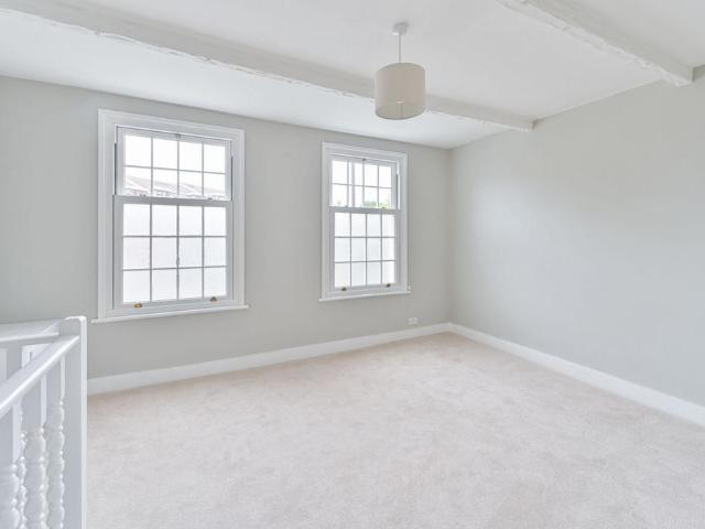 Flat for sale in Nunhead, Greater London