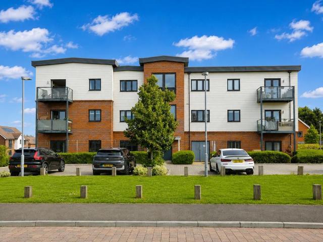 Flat for sale in Hedge End, Helford