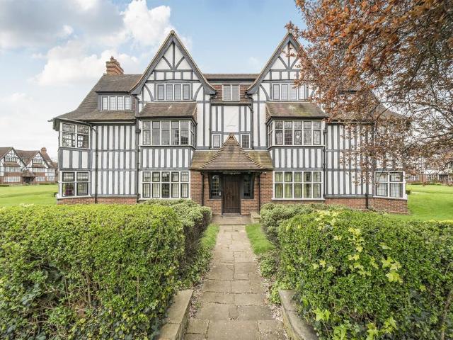Flat for sale in Hanger Hill Garden Estate, Greater London