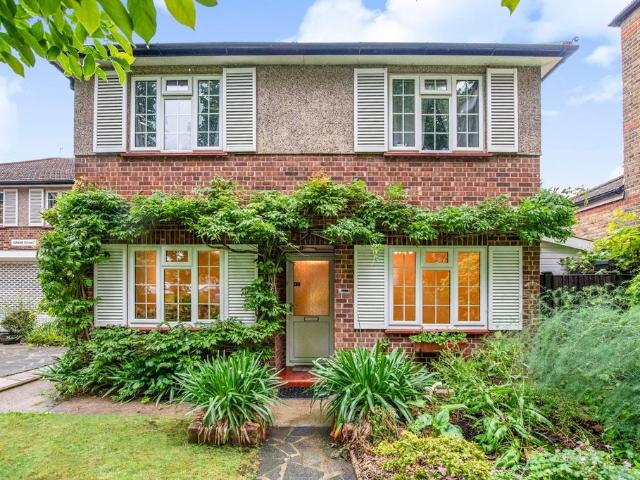 Flat for sale in East Sheen, Greater London