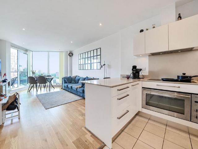 Flat for sale in Battersea Reach, Greater London