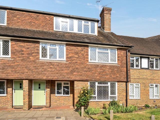 Flat for sale in Blackhills, Surrey