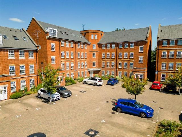 Flat for sale in Walton, Aylesbury