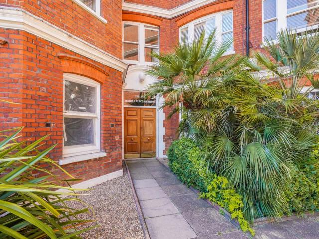Flat for sale in Clapham Junction, Greater London