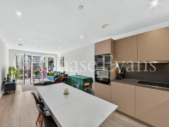 Flat for sale in London Borough of Southwark, Greater London
