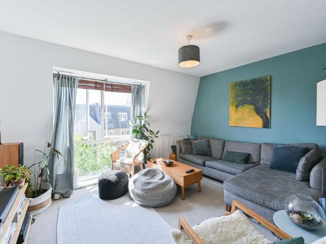 Flat for sale in London Borough of Wandsworth, Greater London