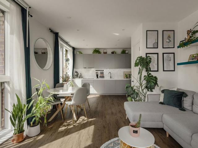 Flat for sale in Ratcliffe, Stepney