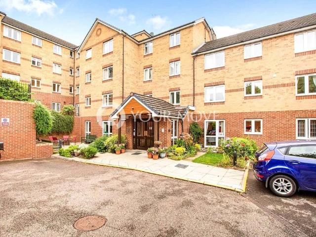 Flat for sale in Upper Luton, Chatham