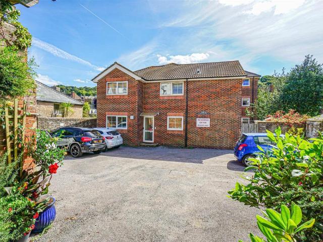 Flat for sale in Old Town, Guestling Green