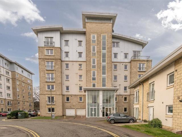 Flat for sale in Leith, Scotland