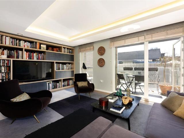 Flat for sale in West Kensington, Greater London
