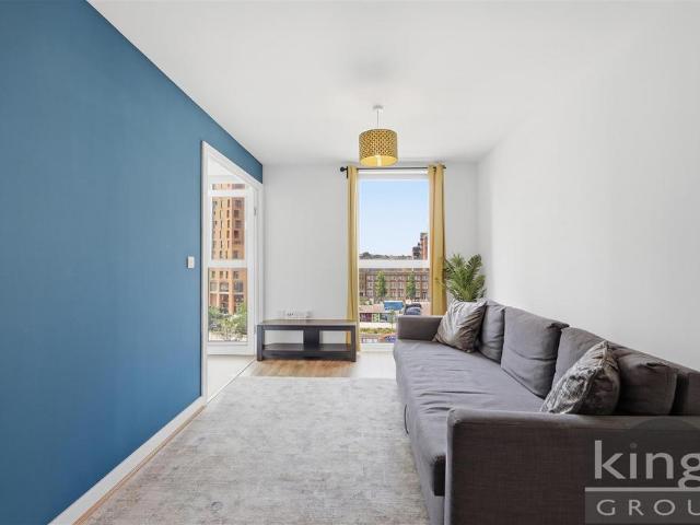 Flat for sale in Hale Village, Tottenham Hale