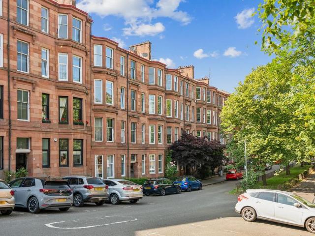 Flat for sale in Hyndland, Scotland