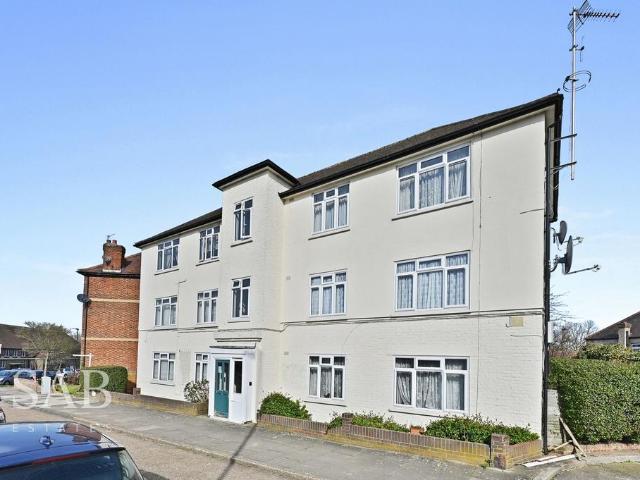 Flat for sale in London Borough of Ealing, Greenford